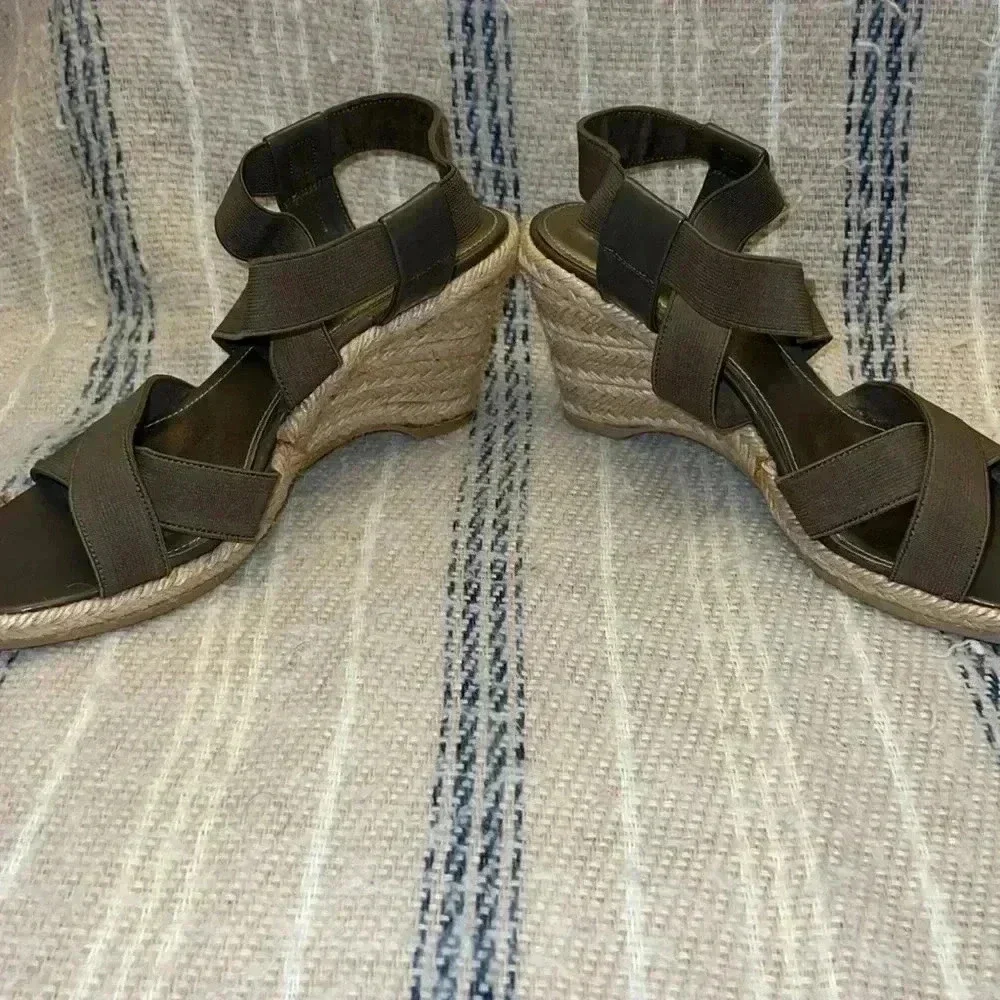 Bandolino Wedge Sandles